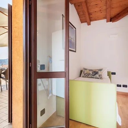 Din Don House Apartman Cernobbio