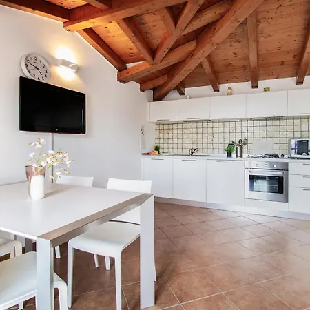 Apartment Din Don House *